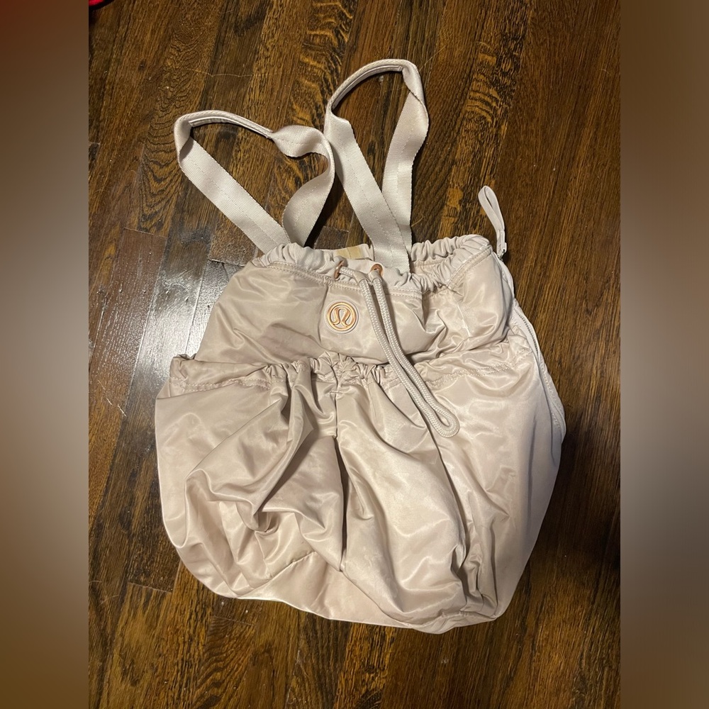 Lululemon Bliss Bag bold blossoms embossed dune